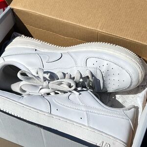 Nike Men's Athletic Shoes - White